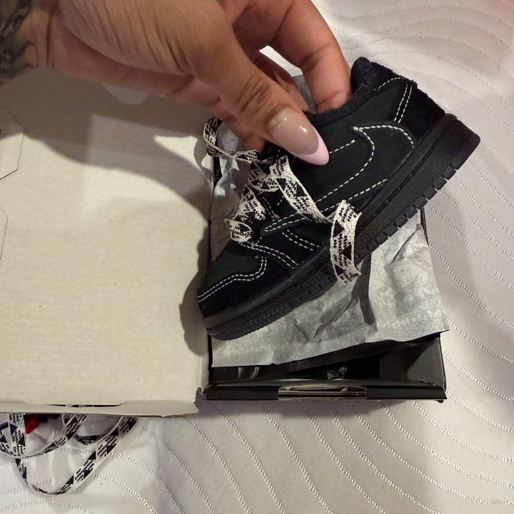 TRAVIS SCOTT X JORDAN 1 RETRO LOW OG SP TD 'BLACK PHANTOM'